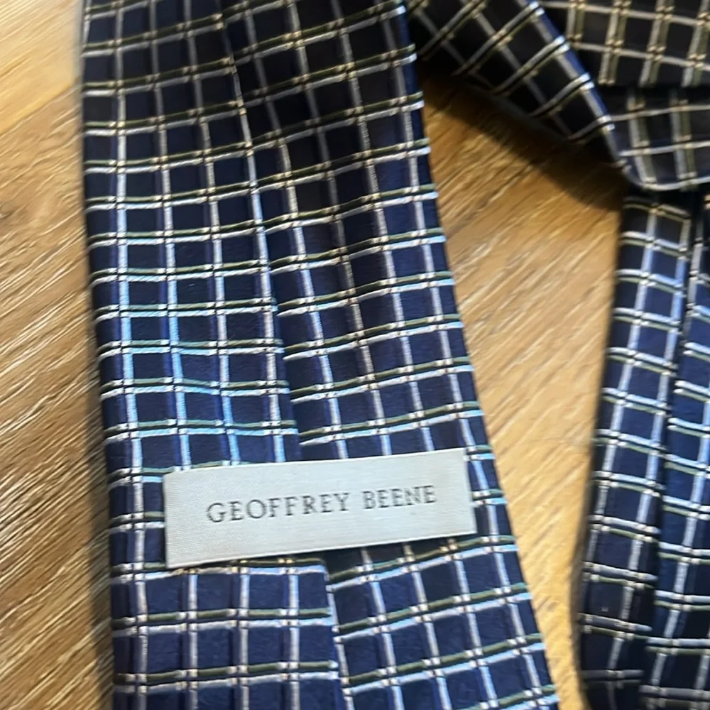 Geoffrey Beene Silk Tie Navy plaid print 100% Silk